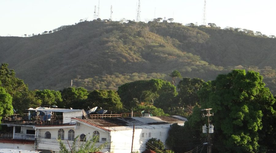 Cerro Capuchino (o La Matica) y la Cruz del Mirador: La Vista que Conecta a Yaritagua